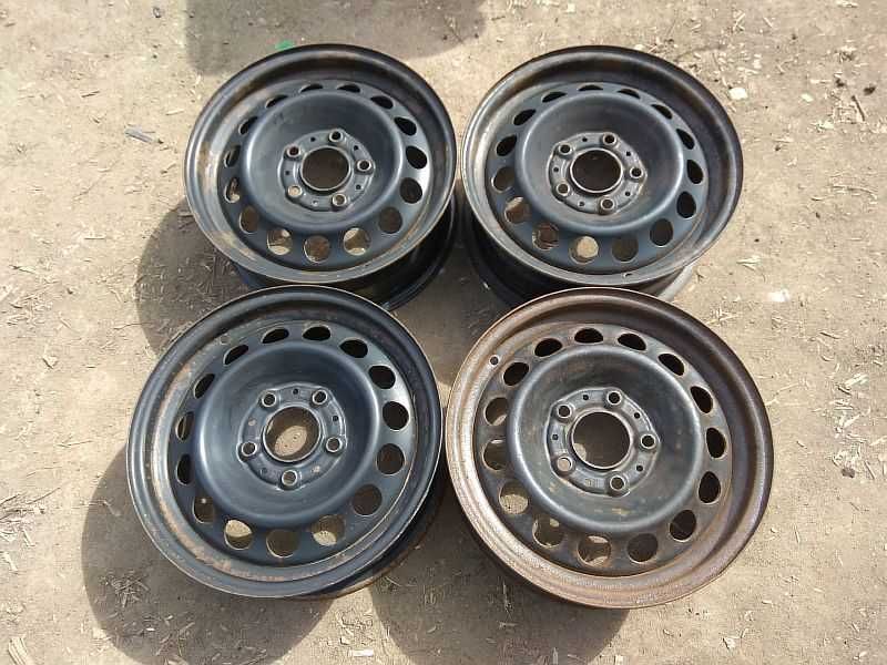 Продам оригинальные металлические диски на BMW 3.