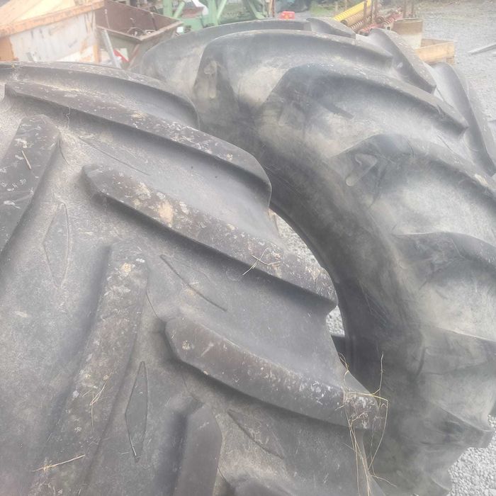 Vând anvelope tractor600/60r30