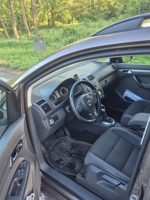 Vând Volkswagen touran
