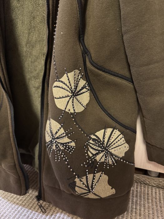 Продам верхнюю одежду женскую!