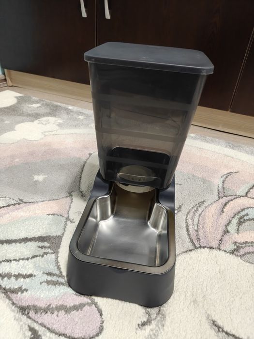 Диспенсър за вода или храна котка куче