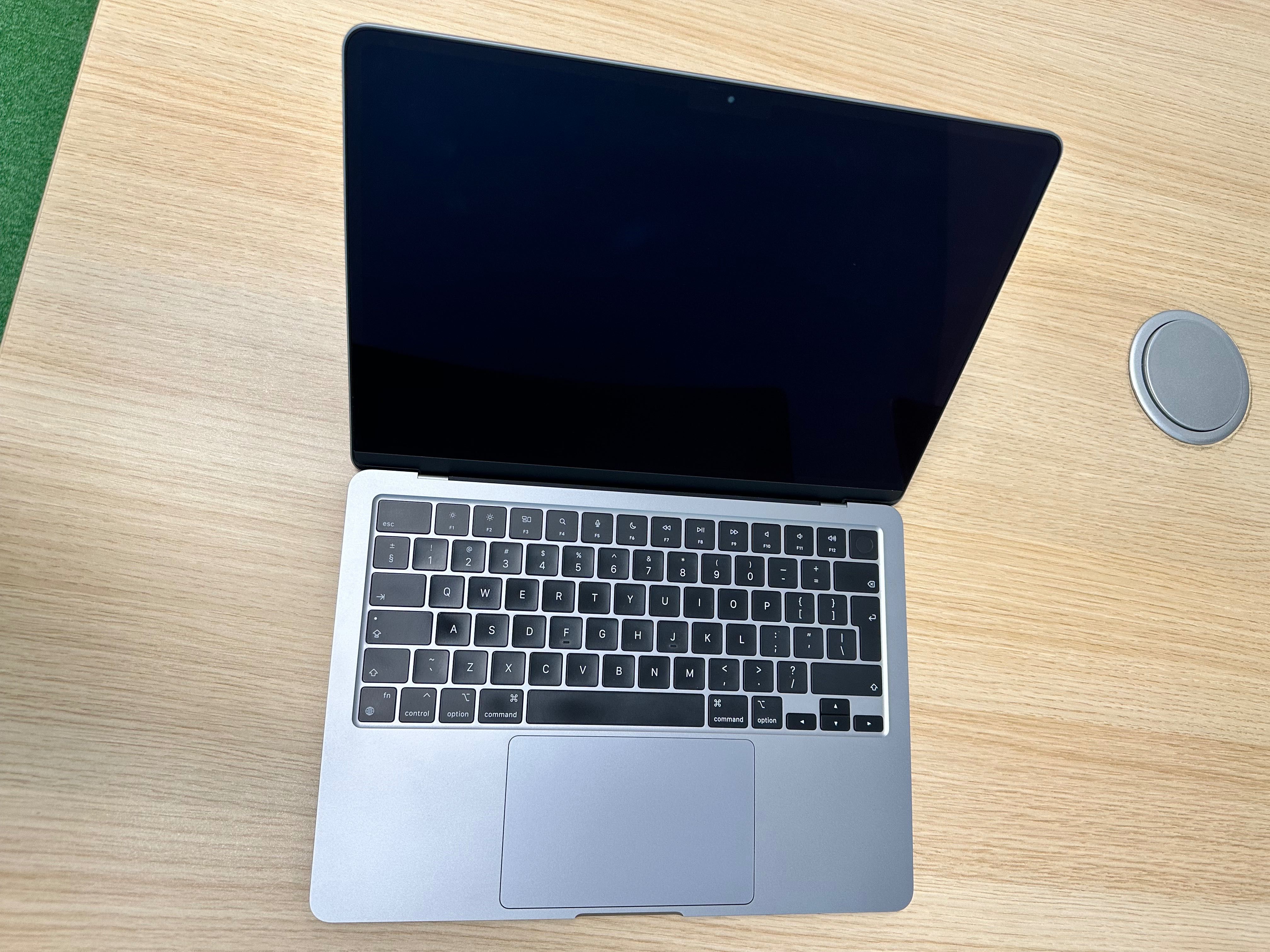 MacBook Air M2 13,6, като нов, гаранция