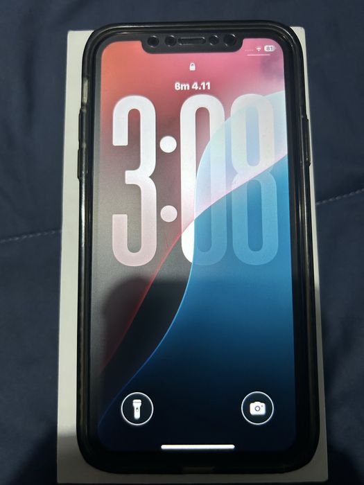 Продавам iPhone 11 64GB!