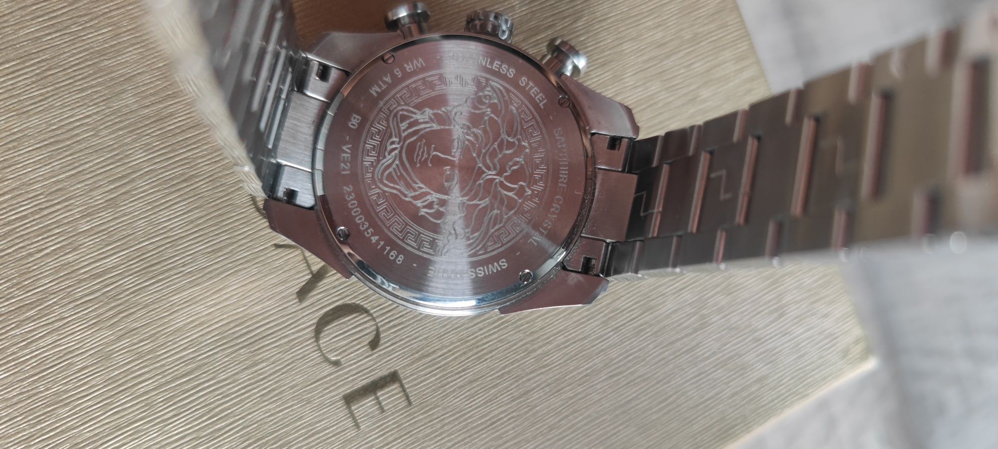 Часы Versace orginal xolati ideal kop ishlatilmagan  remont qlinmagan