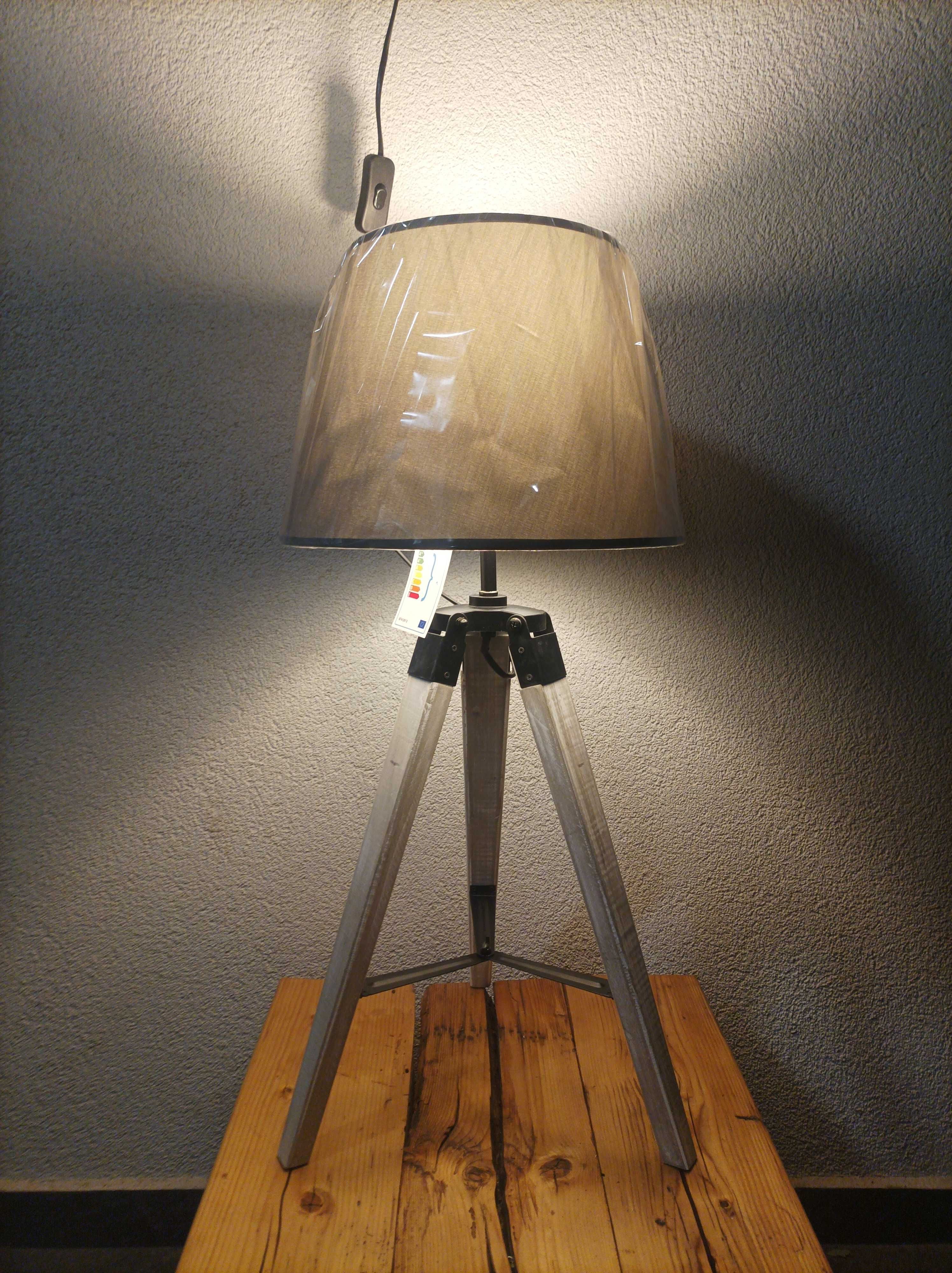Lampă de masă, produs nou în ambalajul original.