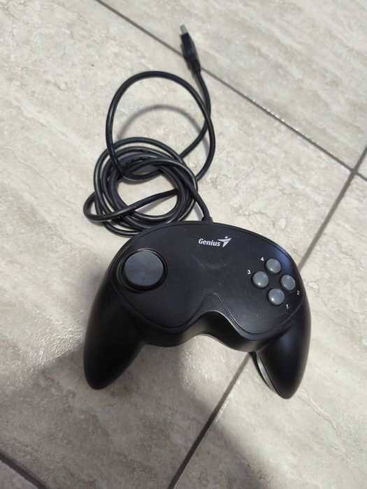 Controller cu fir Genius MaxFire G-08XU, 30 lei doar in Cluj