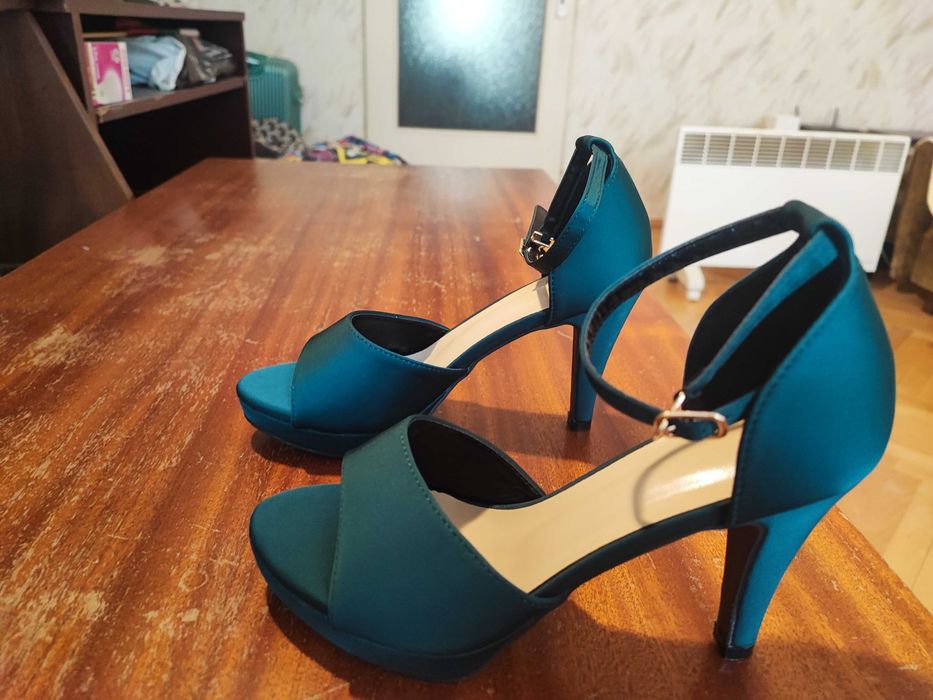 Обувки, Отворени с висок ток в тъмно Зелено-Нови.