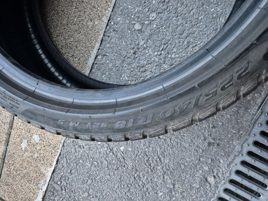 Vând cauciucuri 225/40/18 M+S 2 buc imp Germania//Pirelli//