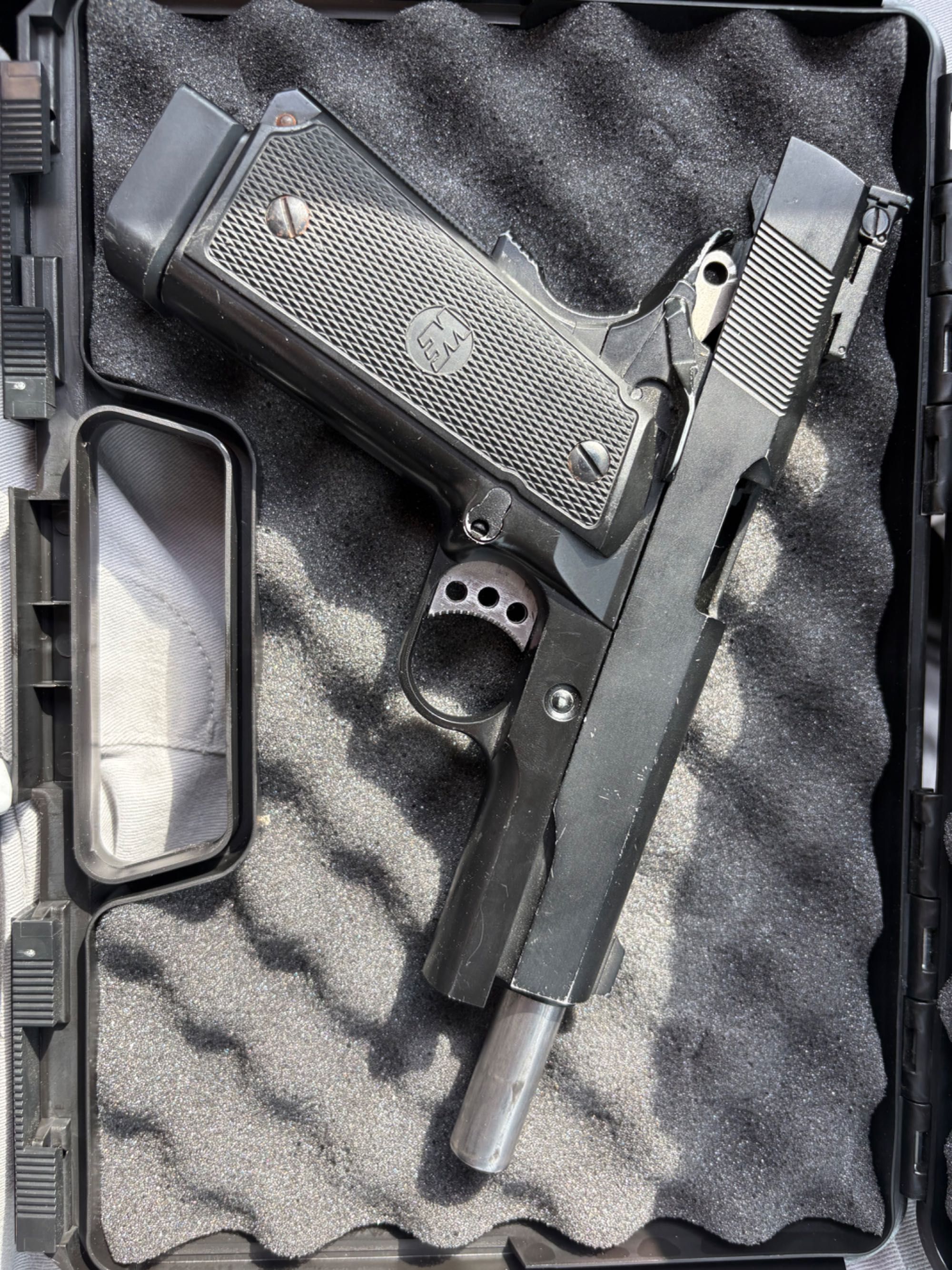 Айрсофт пистолет 1911 WE Hi capa и KJ glock 19