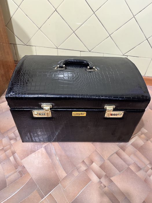 Продам набор столовых приборов 86 предметов