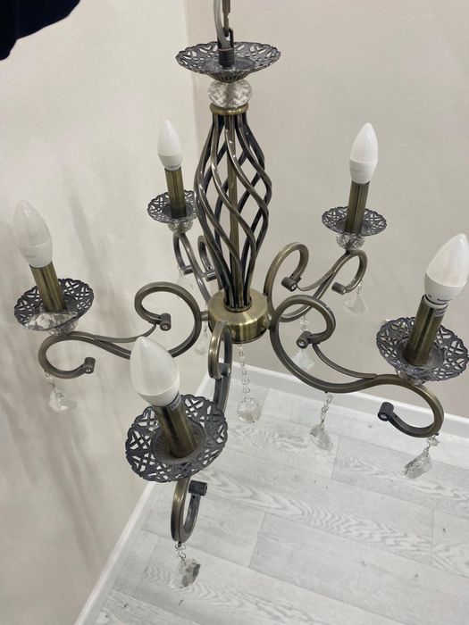 Продается люстра