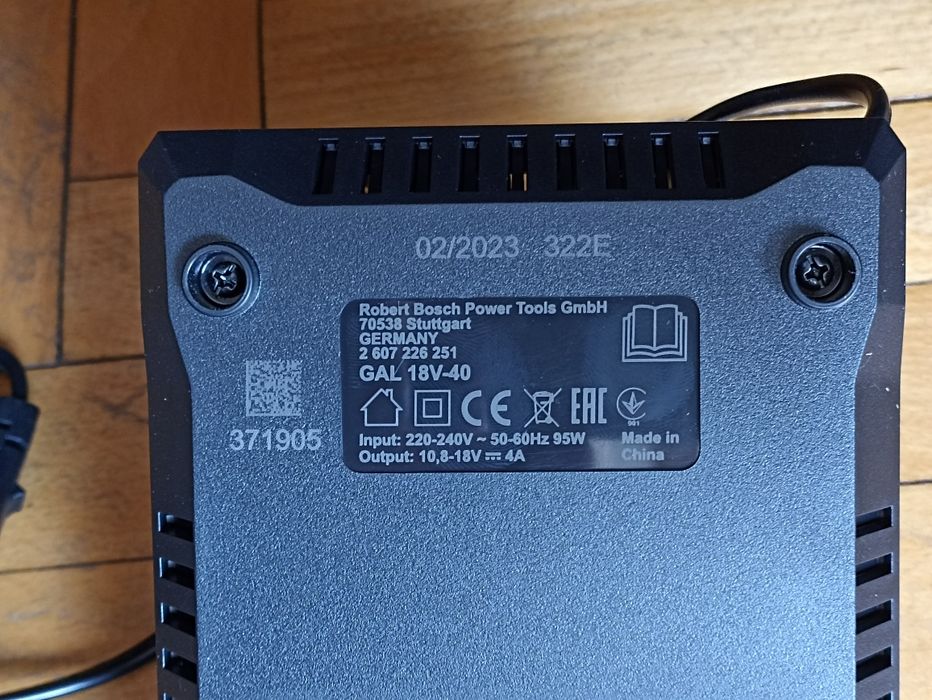 Statie incarcare/Incărcător acumulatori profesionali Bosch Li-Ion.