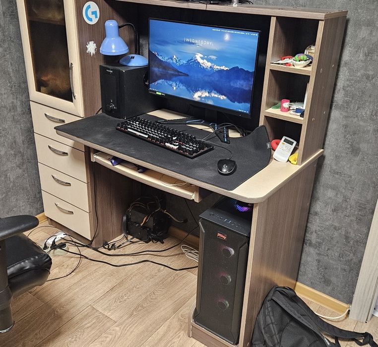 Компьютерный стол (без компьютера :D)