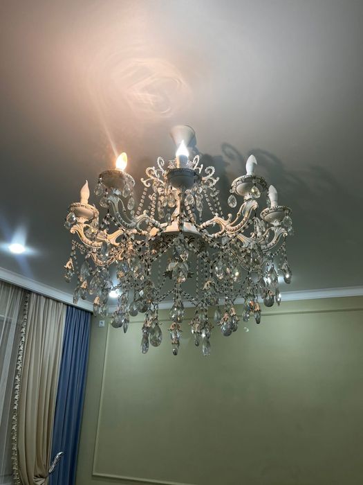 Люстра, бра, картины