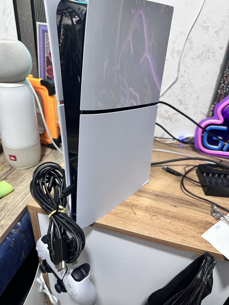 Playstation5 slim 1Tb 20 игр на борту все есть гарантия тоже