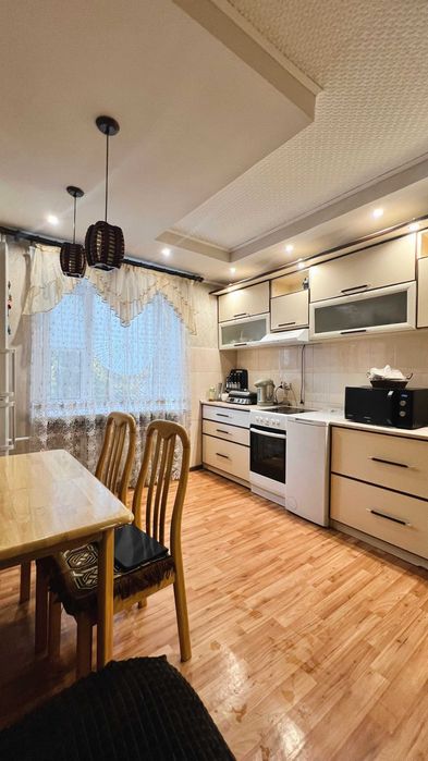 Просторная 4-комнатная распашонка с большой кухней и двумя лоджиями