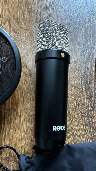 студиен микрофон RØDE NT1 – комплект