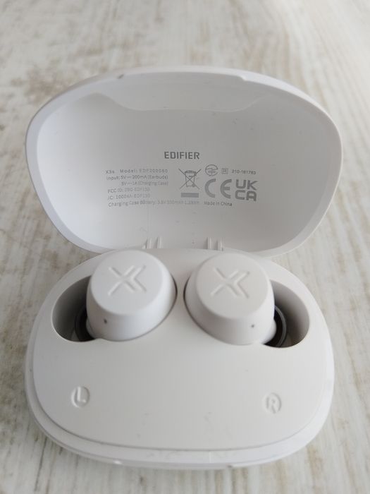 True wireless Edifier X3s white