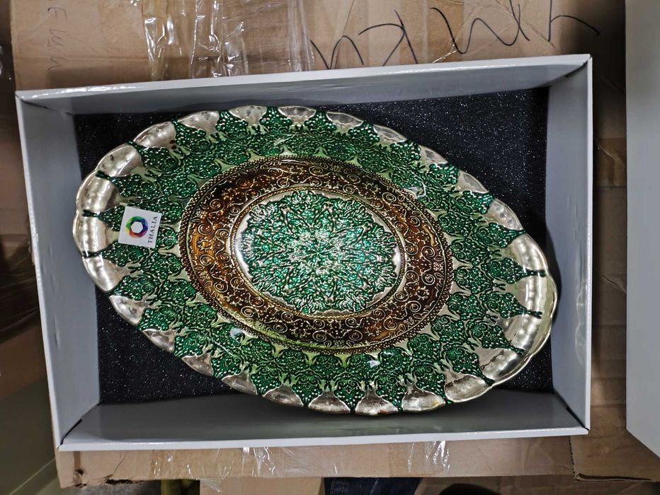 Продам 2 новые вазы в упаковке