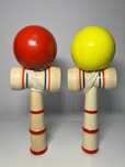 Kendama de Lemn cu Bila Colorata (NOUĂ)