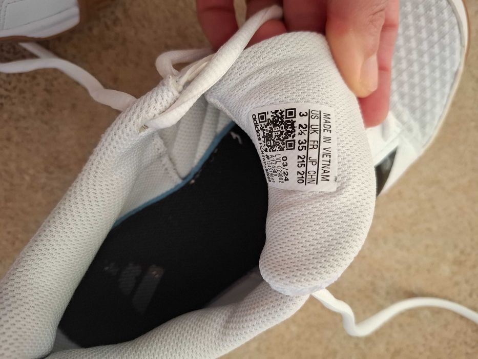 Pantofi volei copii, Adidas, 35, talpa aderenta (ca noi)