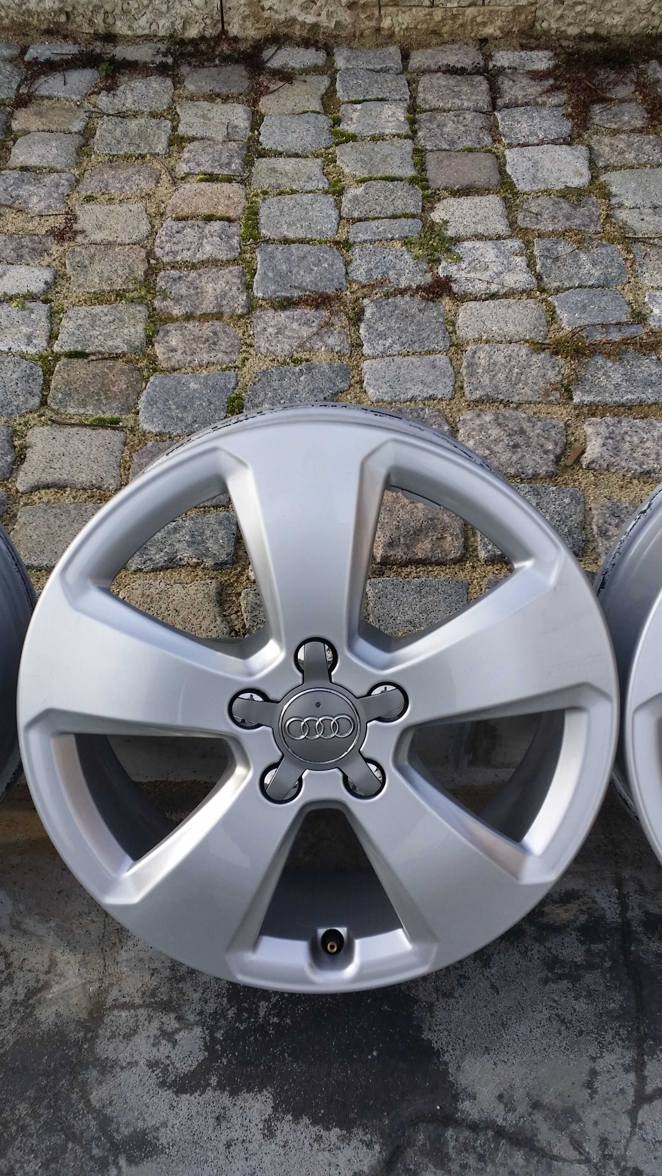 Оригинални лети джанти от Audi A3 5х112, 6J x 17H2 ET48.
