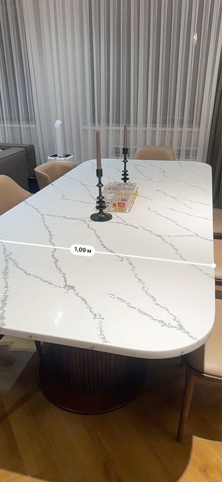 Стол из дерева и камня