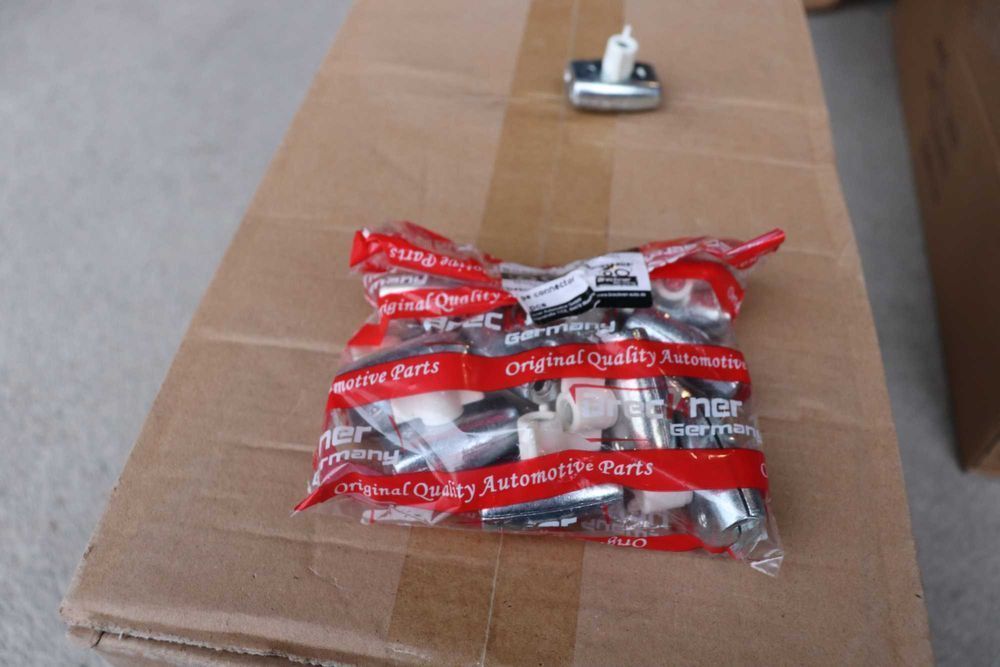 Conector fir gard electric cu strangere pe surub tip fluture