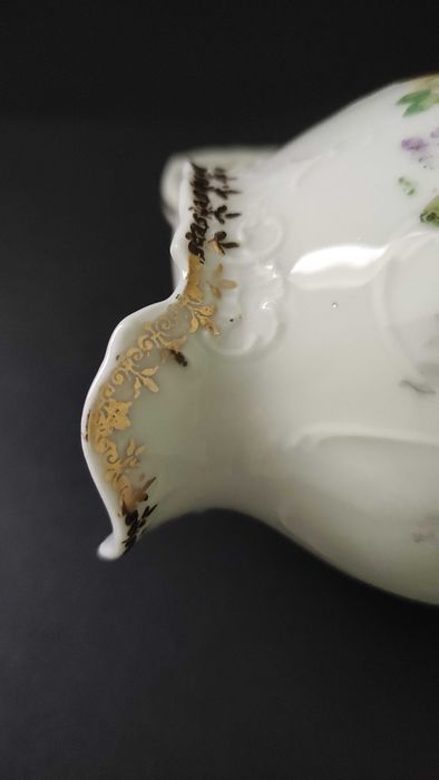 Една прекрасна порцеланова каничка/латиера