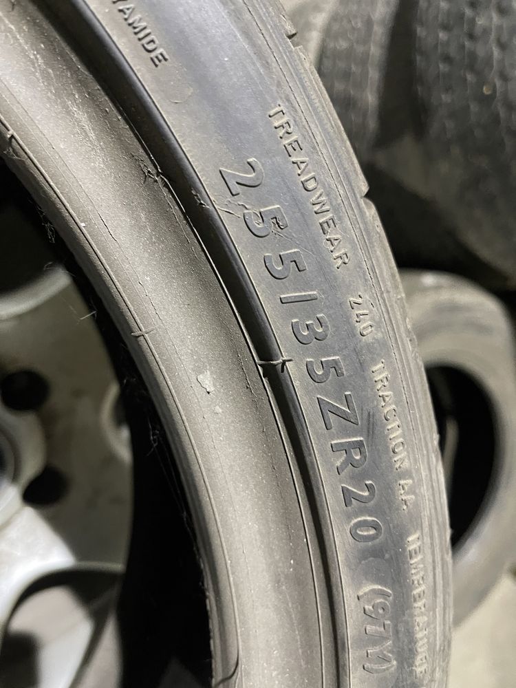 Летняя шина Dunlop 255/35ZR20