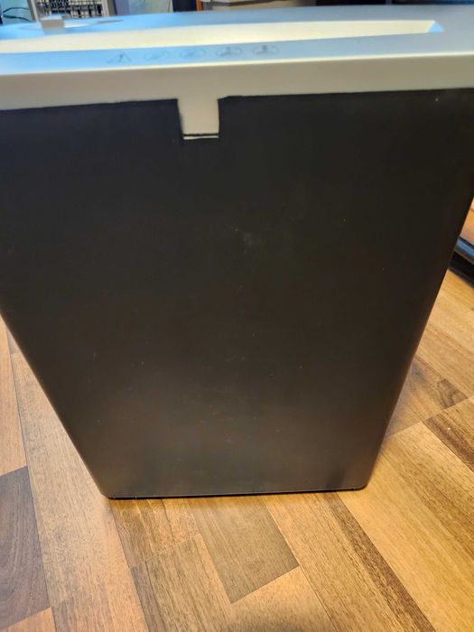 продавам шредер за рязане на хартия Genie 500