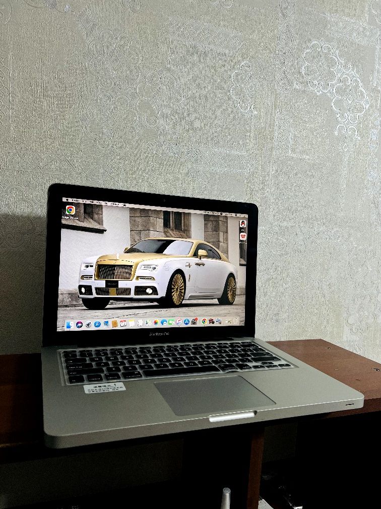Macbook sotiladi Apple
