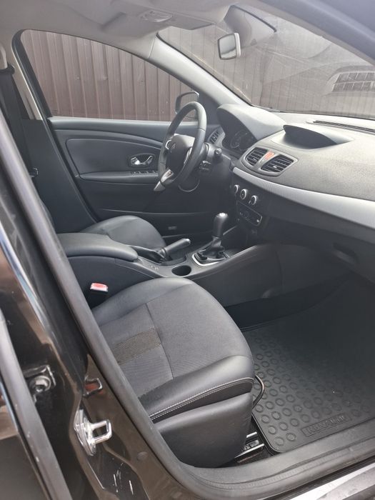 Renault fluence,1.6benzina,an 2010