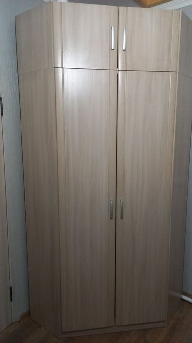 Шкаф угловой с антресолью