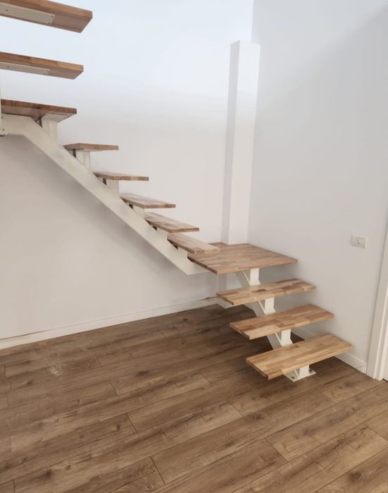 Scara metalica de interior