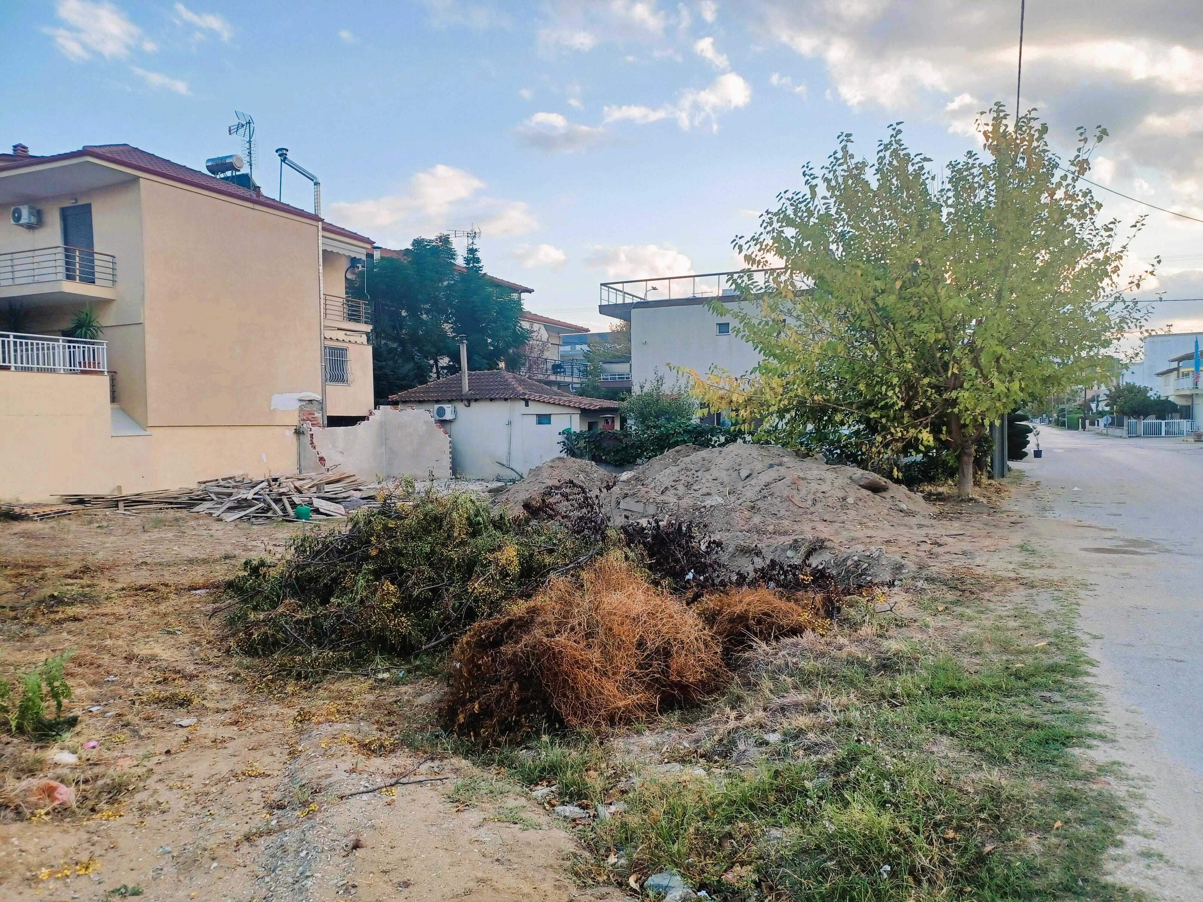 Продава парцел в регулация 236 м2 в ТОП център на Неа Врасна, Гърция