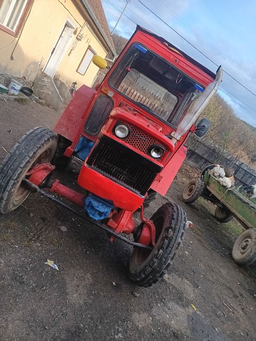 Schimb pe un tractor 650 romînesc