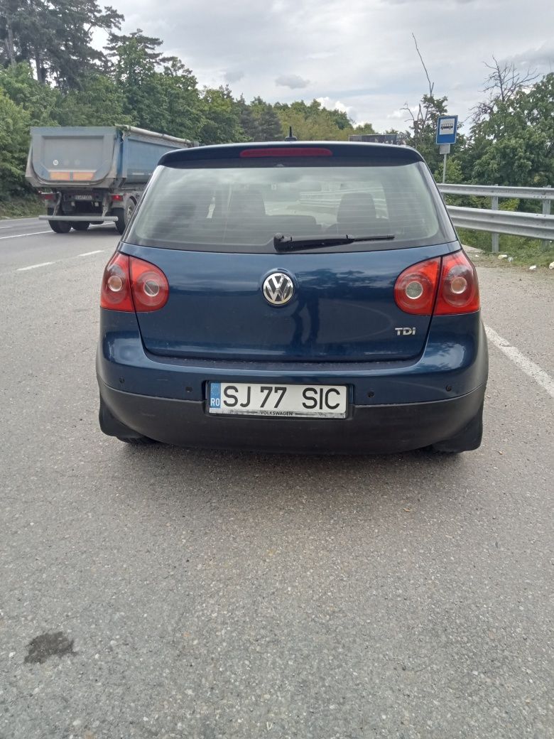 De vânzare un golf 5 ,1,9 diesel