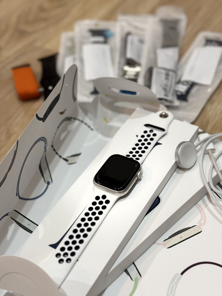 Apple Watch 9 Series 45mm Silver Aluminium Case