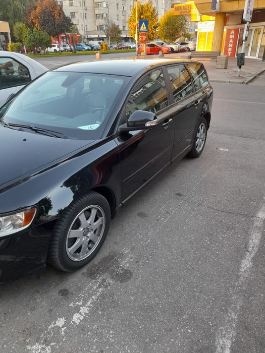 Vând volvo v50  motor de 2 litri diesel, original suedez  in 5 pistoan
