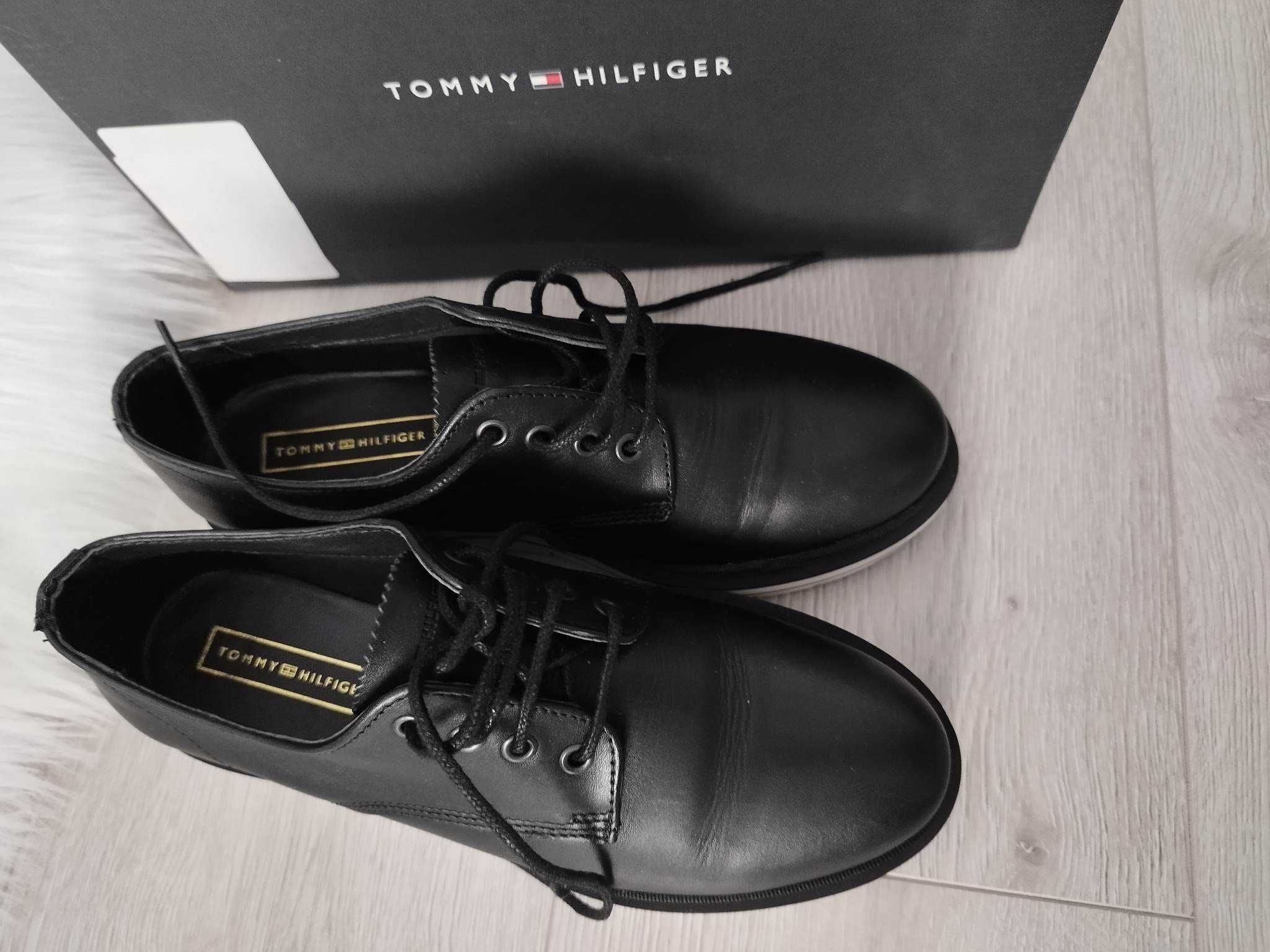 Pantofi Tommy Hilfiger din piele naturala