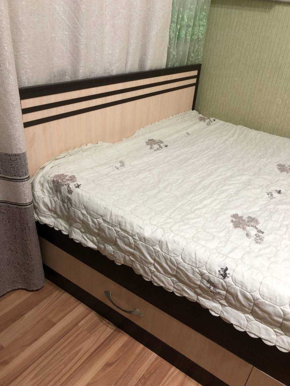 Кровать с ящиками для хранения без матраса