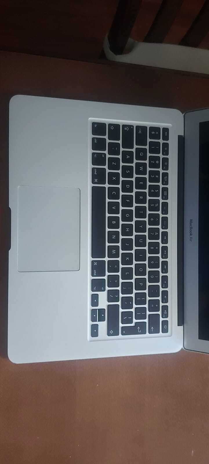MacBook Air 13, procesor Intel® Dual Core™ i5, baterie noua