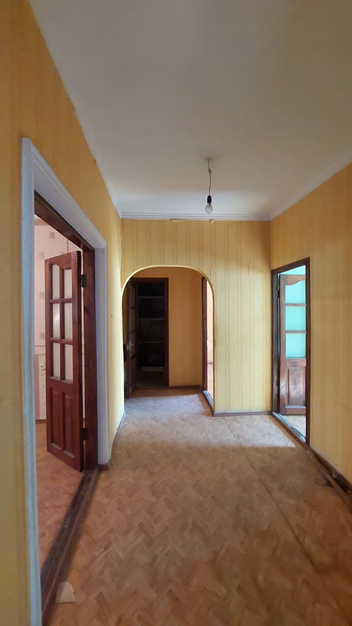 4/1/5. Сергели 4. Квартира 90 м², без ремонта. Метро "Turon" - 1 км