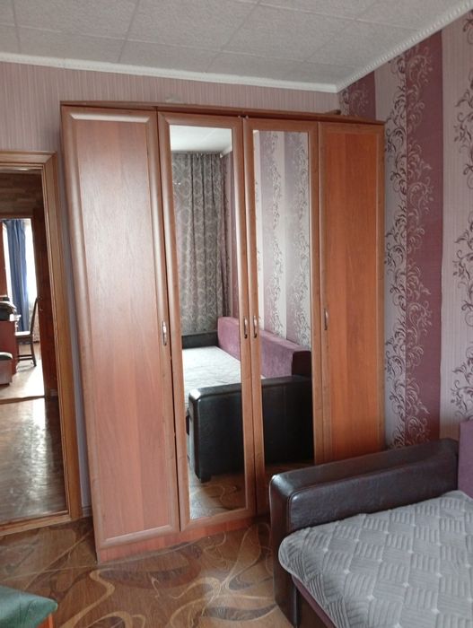 Продам четырех створчатый шкаф