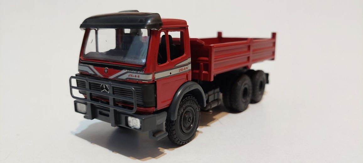 Macheta camion Mercedes-Benz scara 1/43