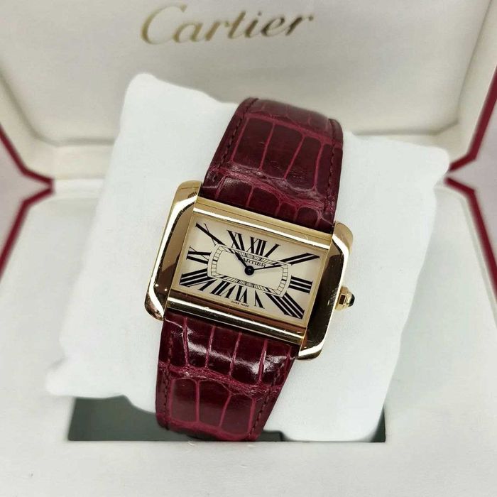 Часы наручные CARTIER 
Tank Divan