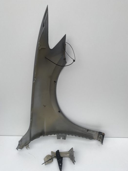 Aripa st fata vw Passat B8 cu toți suporti / cod de culoare LB7W