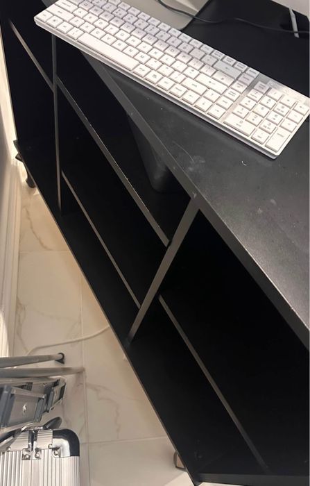 Бюро тип каса с изкуствени цеетя