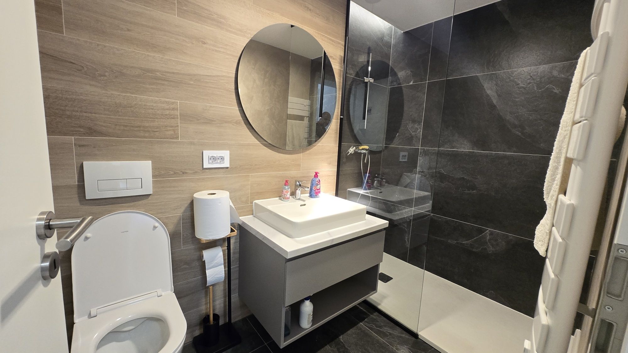 Apartament Coresi 2 camere, investiție sigura.